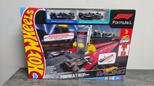 Load image into Gallery viewer, Hot Wheels Racing Formula 1 Grid Start Track Set and 2 Die-Cast F1 Cars in 1:64 Scale