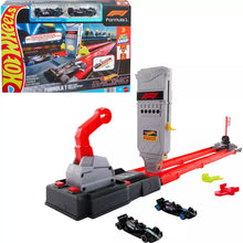 Load image into Gallery viewer, Hot Wheels Racing Formula 1 Grid Start Track Set and 2 Die-Cast F1 Cars in 1:64 Scale