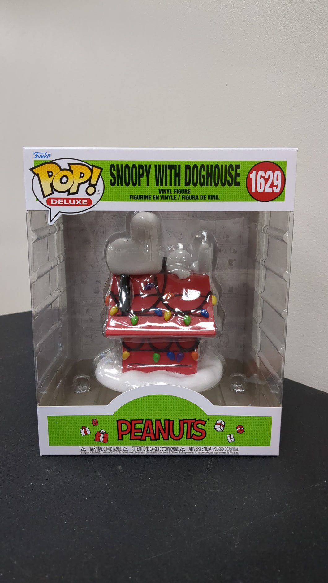 Peanuts Snoopy with Doghouse #1629 Funko Pop Deluxe Christmas